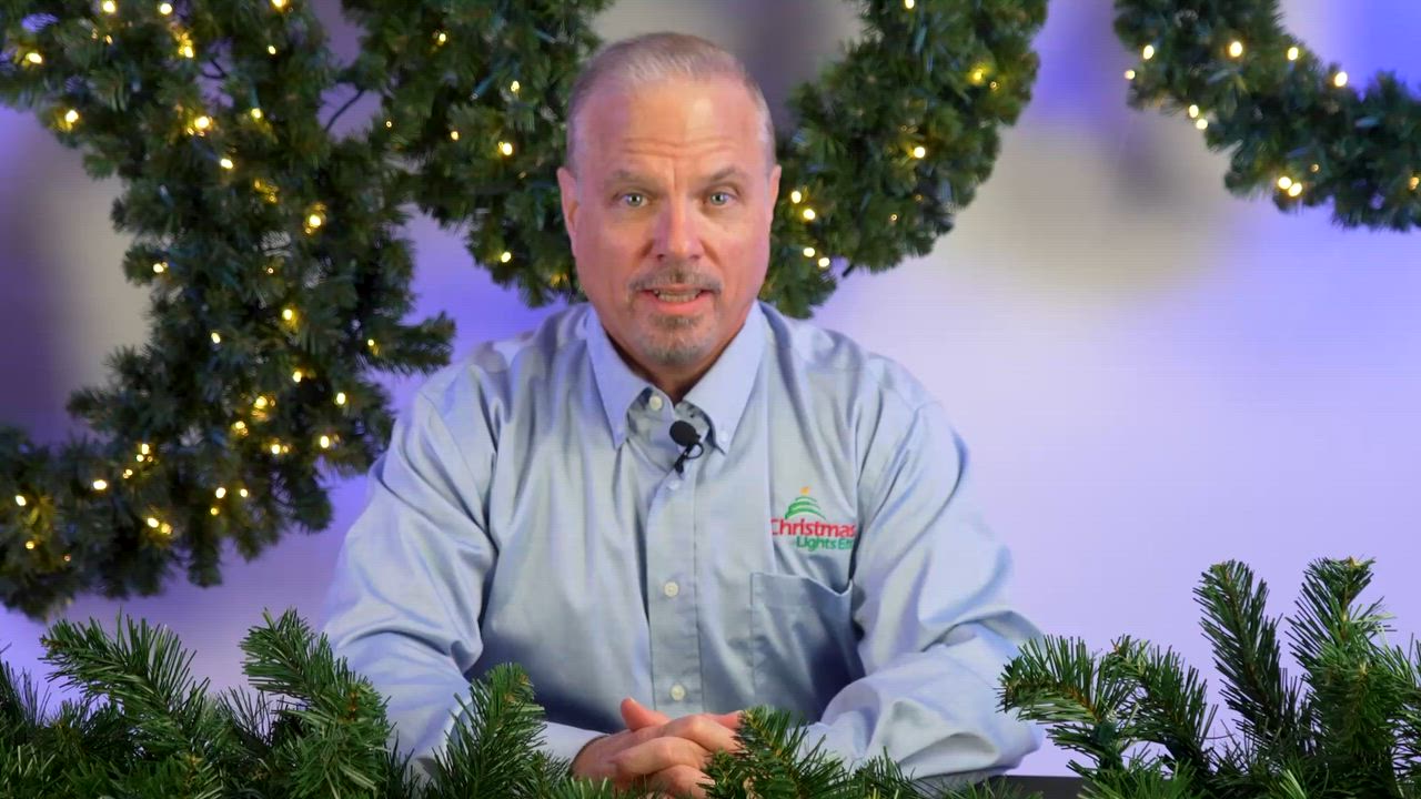 Lighted Christmas Garland - 9' x 14